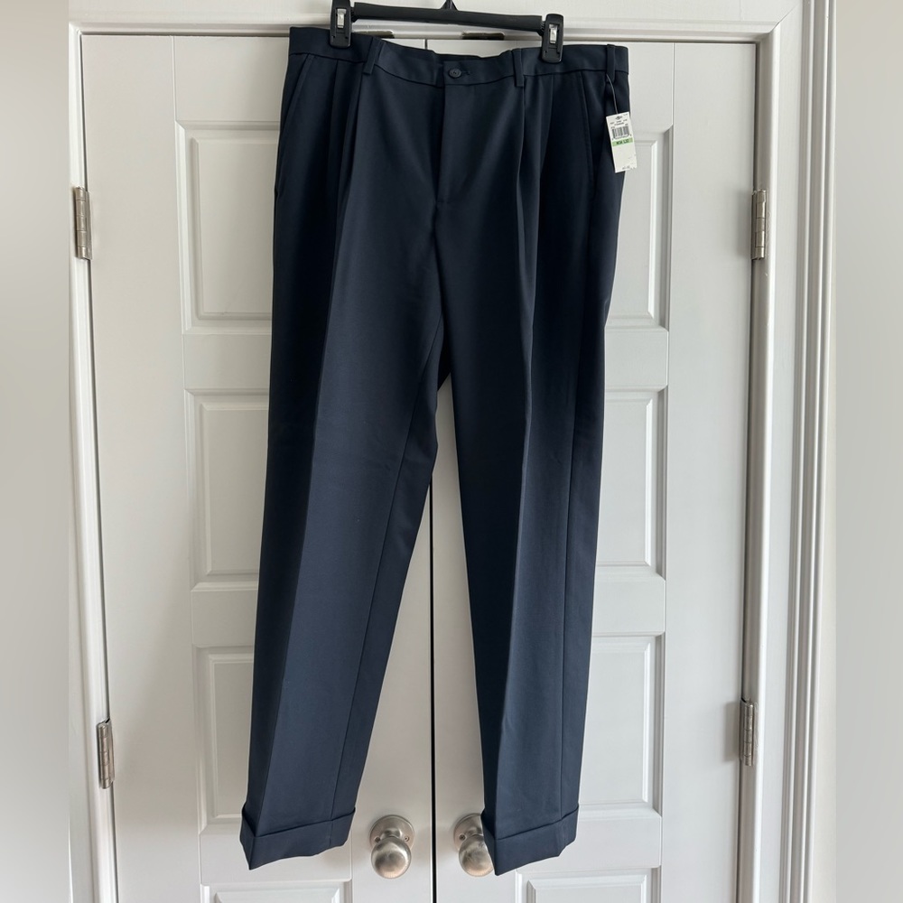 NWT Van Heusen Classic Fit Blue 34x32